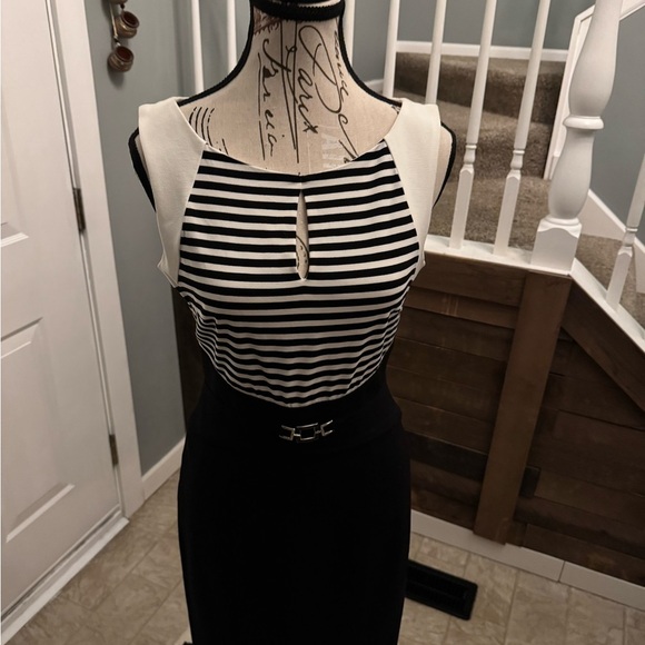 NWT WHITE HOUSE BLACK MARKET SIZE 2 DRESS - Picture 1 of 4